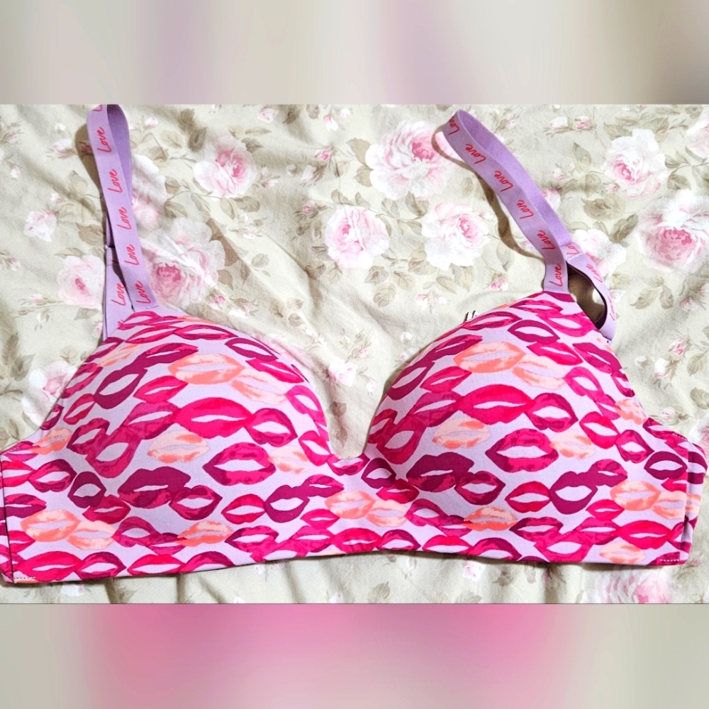 Victoria Secret Lightly lined wire-free Bra 36D